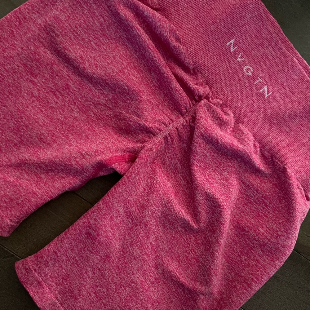 NVGTN Fuschia Scrunch Seamless Shorts
